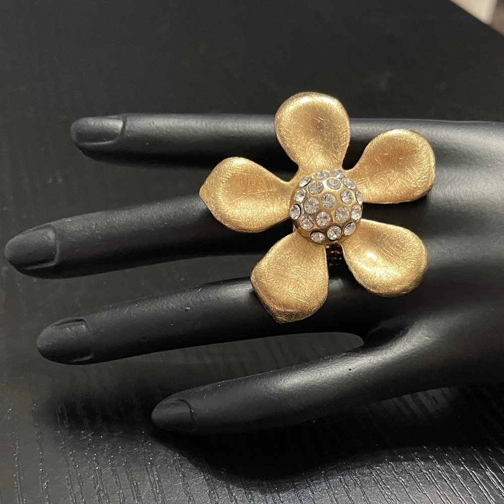 Elegant Gold Flower Ring. 0457